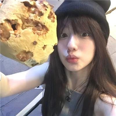九顶假发的女孩